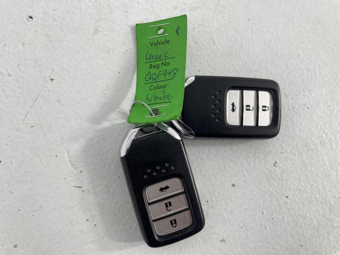 Photo '22' of Honda Grace Photo '22' of Honda Grace