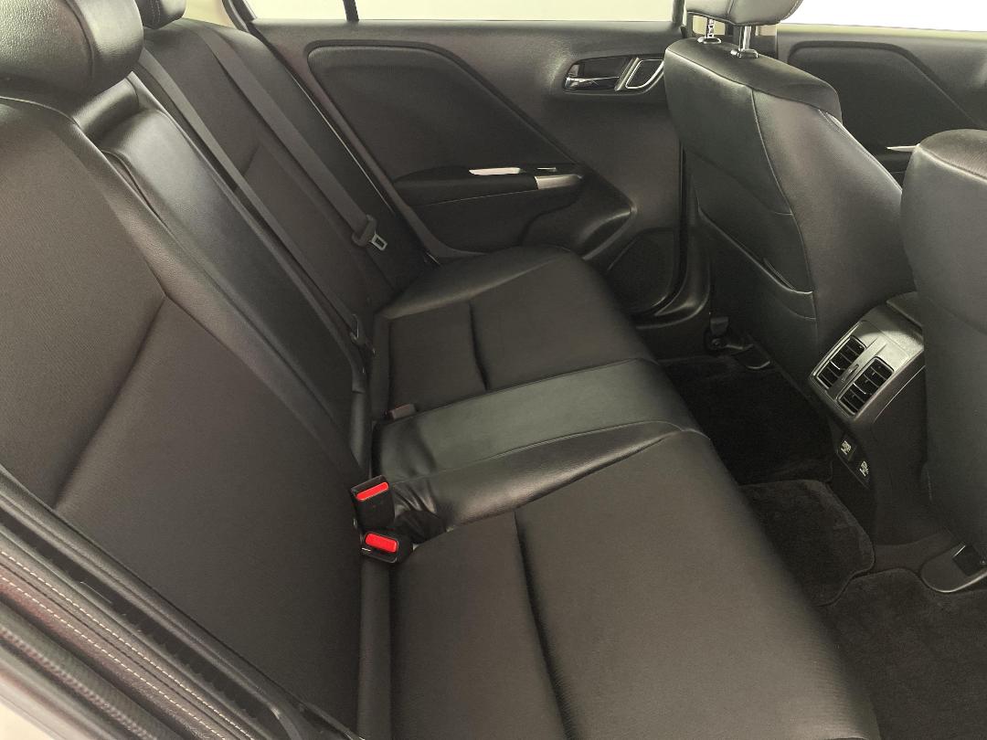 Photo '20' of Honda Grace Photo '20' of Honda Grace