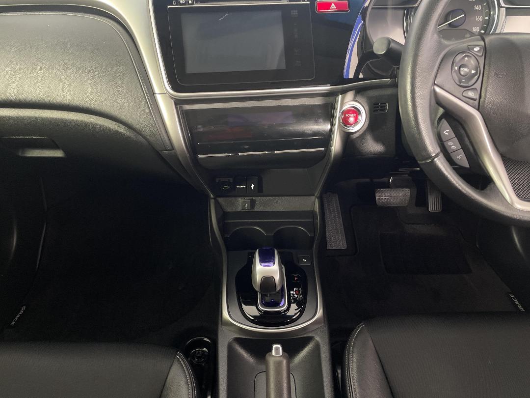 Photo '18' of Honda Grace Photo '18' of Honda Grace