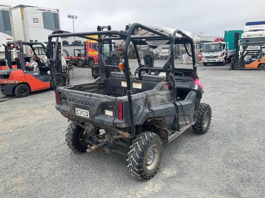 Photo '3' of Honda SXS700M4