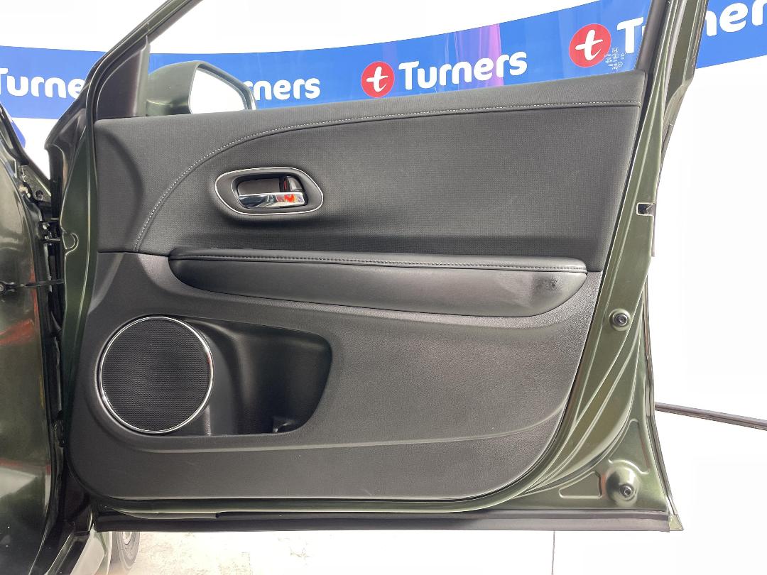 Photo '13' of Honda Vezel Hybrid Photo '13' of Honda Vezel Hybrid