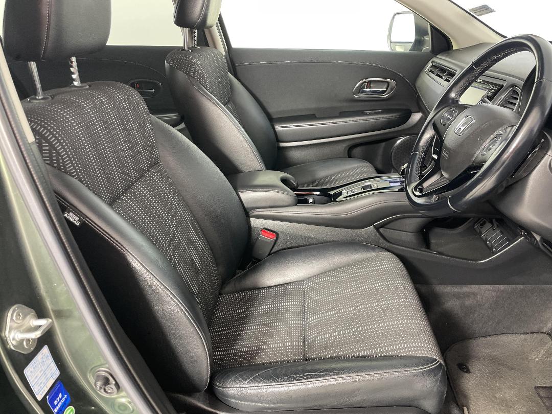 Photo '14' of Honda Vezel Hybrid Photo '14' of Honda Vezel Hybrid