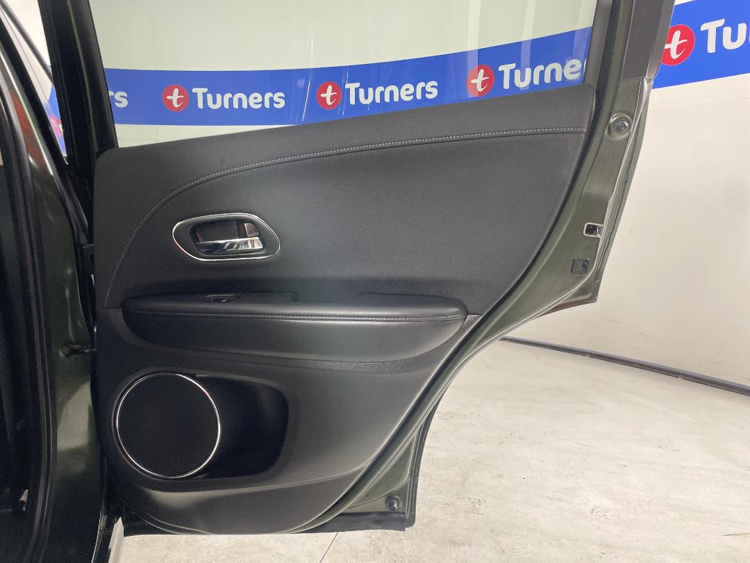 Photo '17' of Honda Vezel Hybrid Photo '17' of Honda Vezel Hybrid