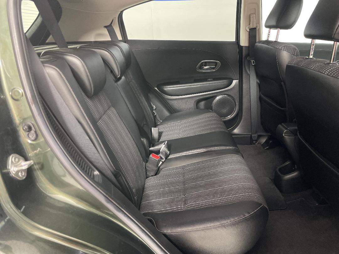 Photo '18' of Honda Vezel Hybrid Photo '18' of Honda Vezel Hybrid