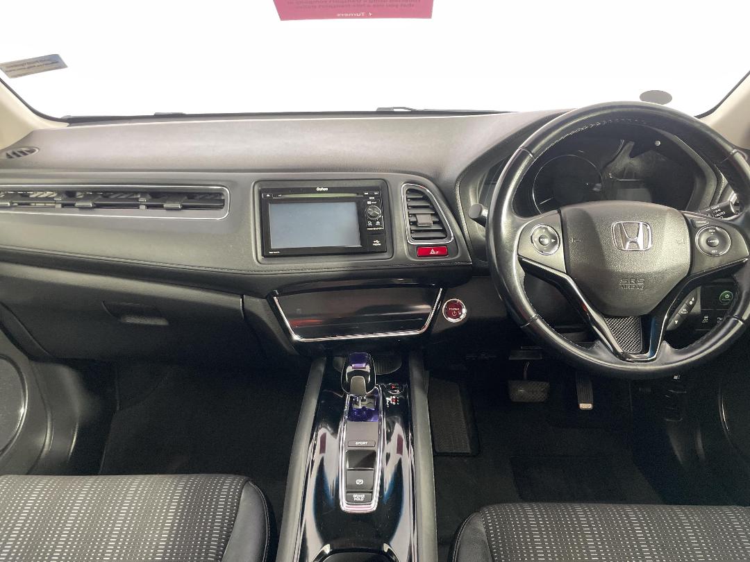 Photo '19' of Honda Vezel Hybrid Photo '19' of Honda Vezel Hybrid