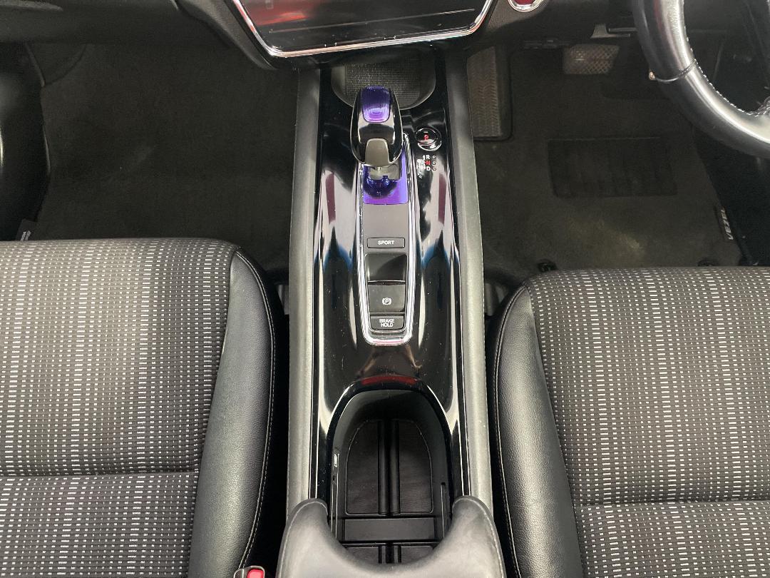 Photo '20' of Honda Vezel Hybrid Photo '20' of Honda Vezel Hybrid