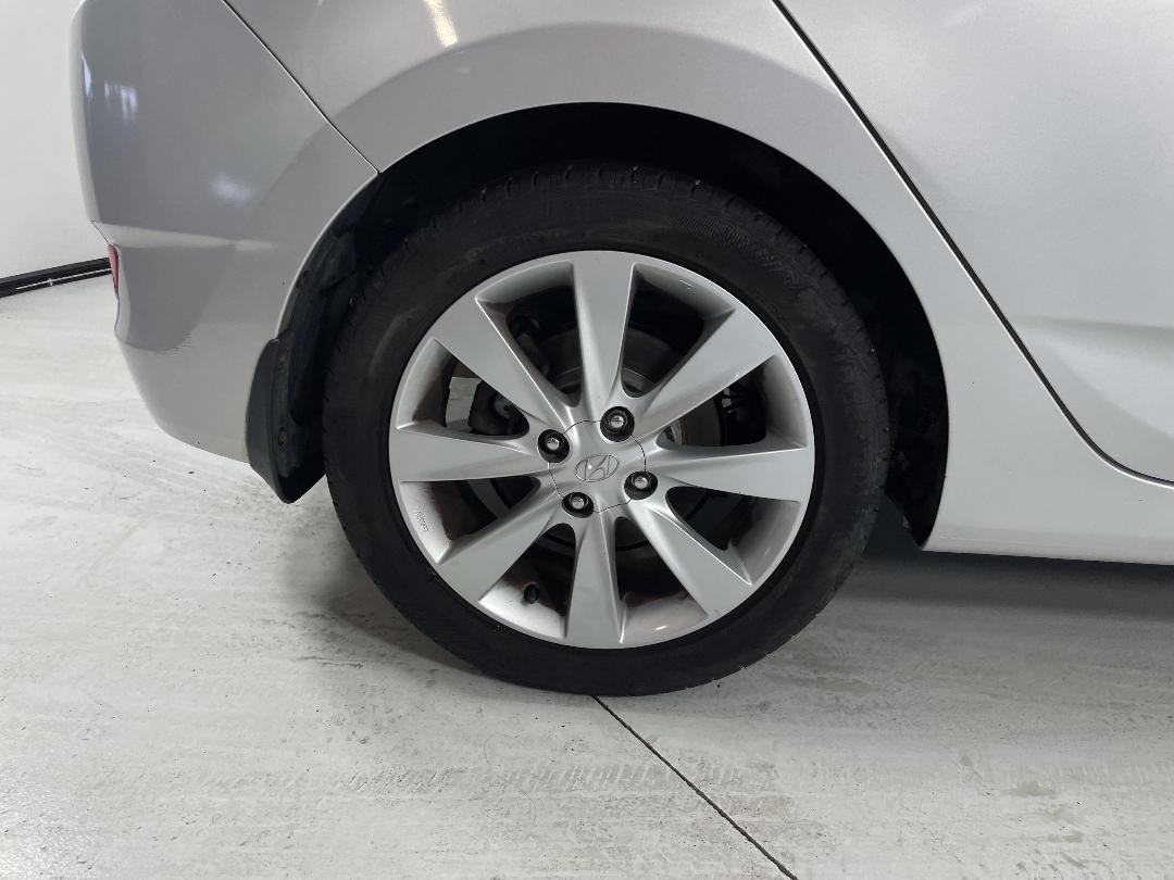 Photo '12' of Hyundai Accent