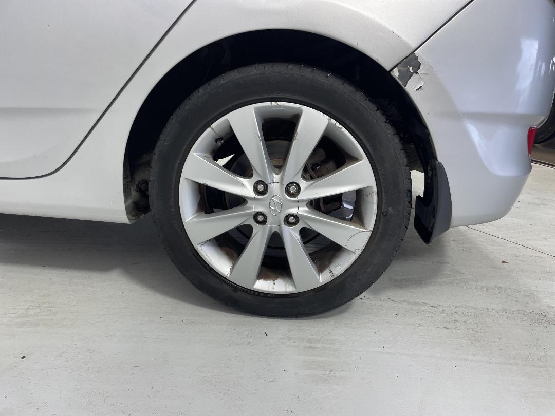 Photo '11' of Hyundai Accent