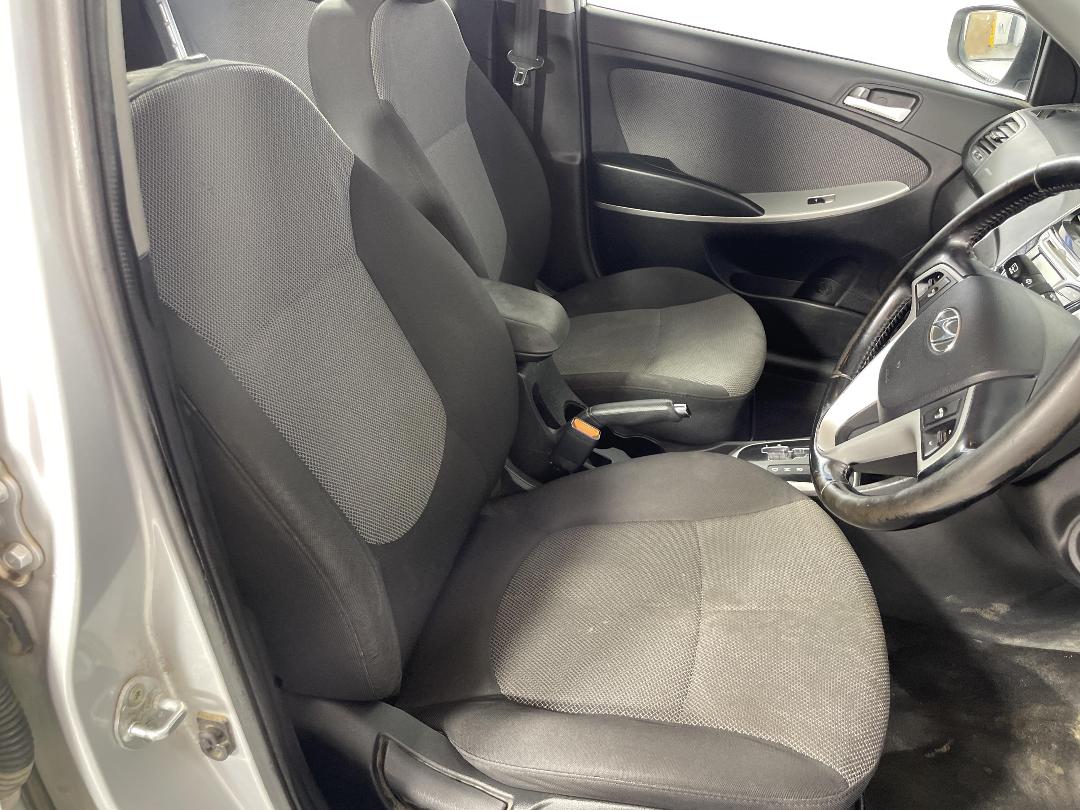 Photo '16' of Hyundai Accent