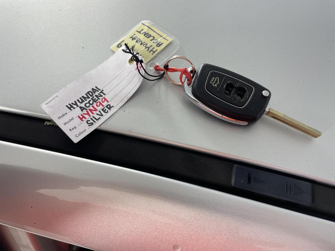 Photo '22' of Hyundai Accent