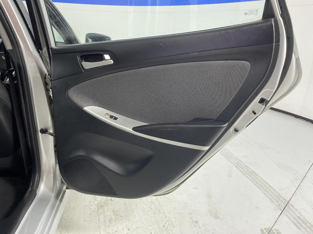 Photo '19' of Hyundai Accent