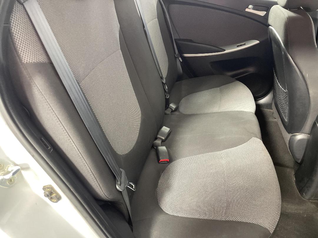 Photo '20' of Hyundai Accent