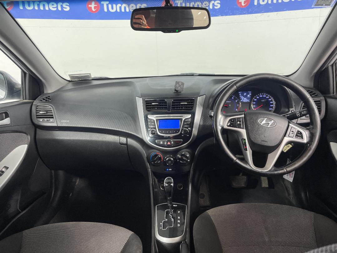 Photo '17' of Hyundai Accent