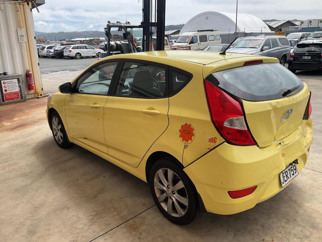 Photo '3' of Hyundai Accent Photo '3' of Hyundai Accent