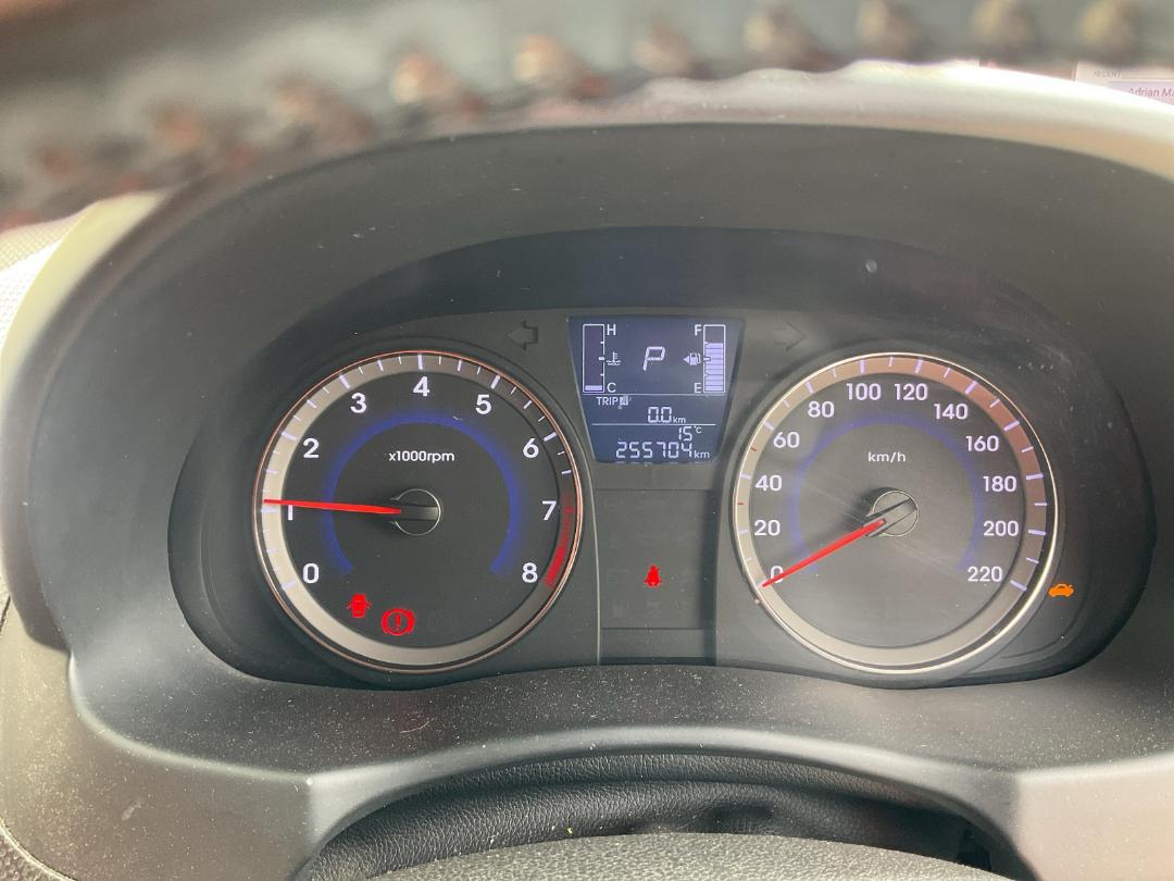 Photo '8' of Hyundai Accent Photo '8' of Hyundai Accent