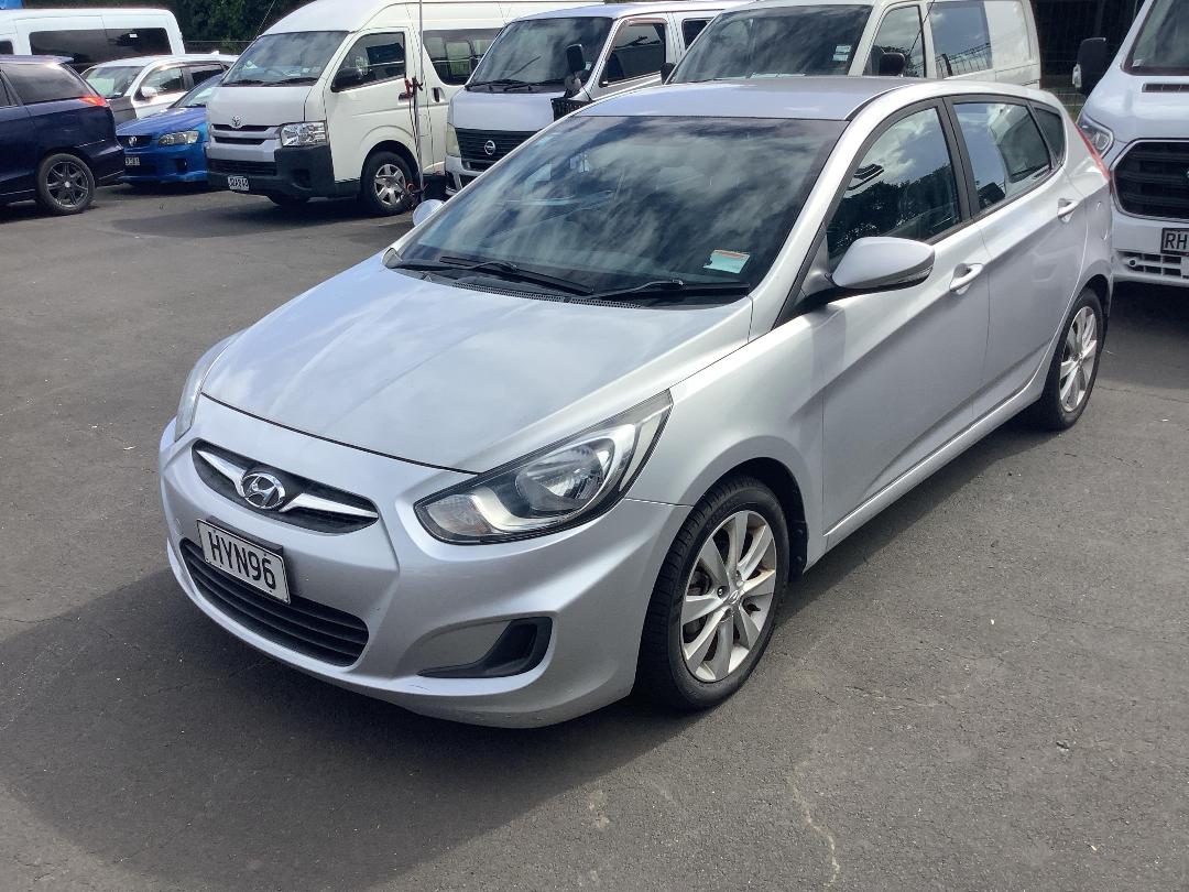 Photo '2' of Hyundai Accent Photo '2' of Hyundai Accent