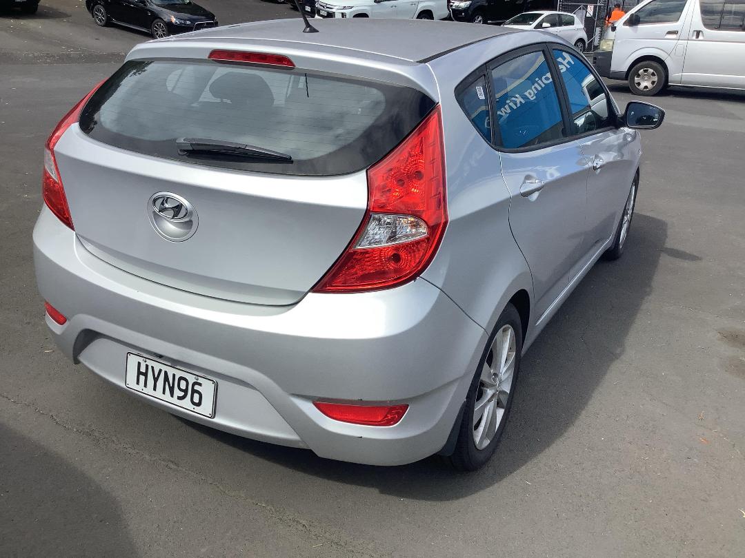 Photo '4' of Hyundai Accent Photo '4' of Hyundai Accent