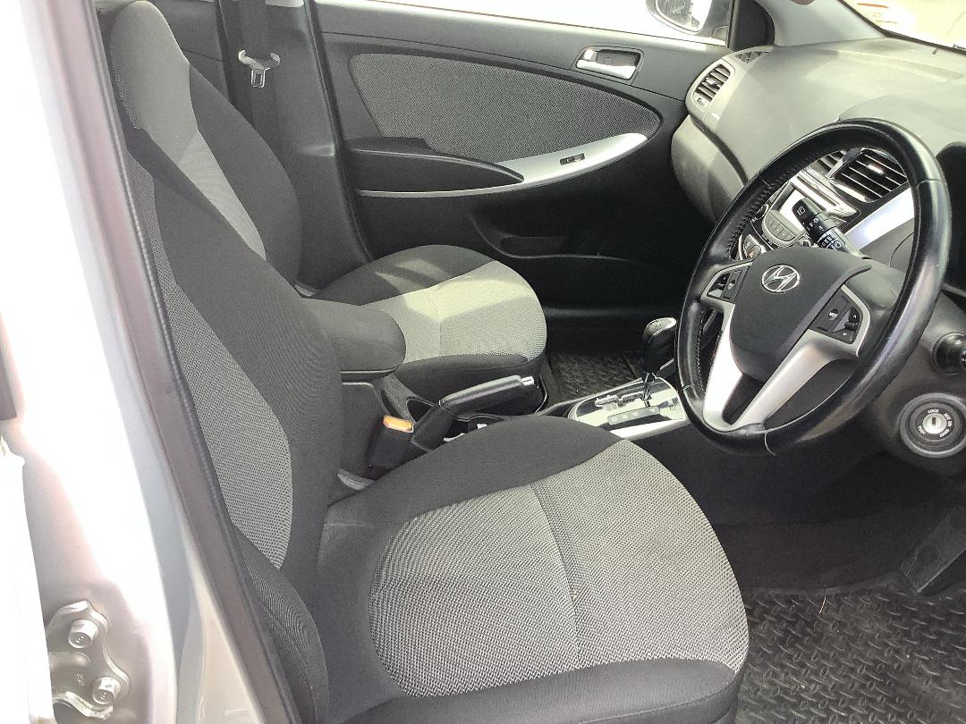 Photo '7' of Hyundai Accent Photo '7' of Hyundai Accent