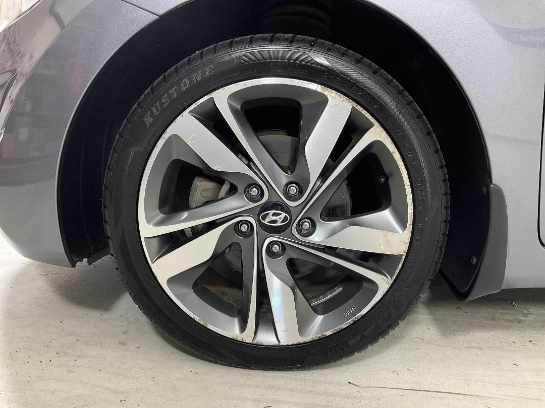 Photo '10' of Hyundai Elantra Photo '10' of Hyundai Elantra