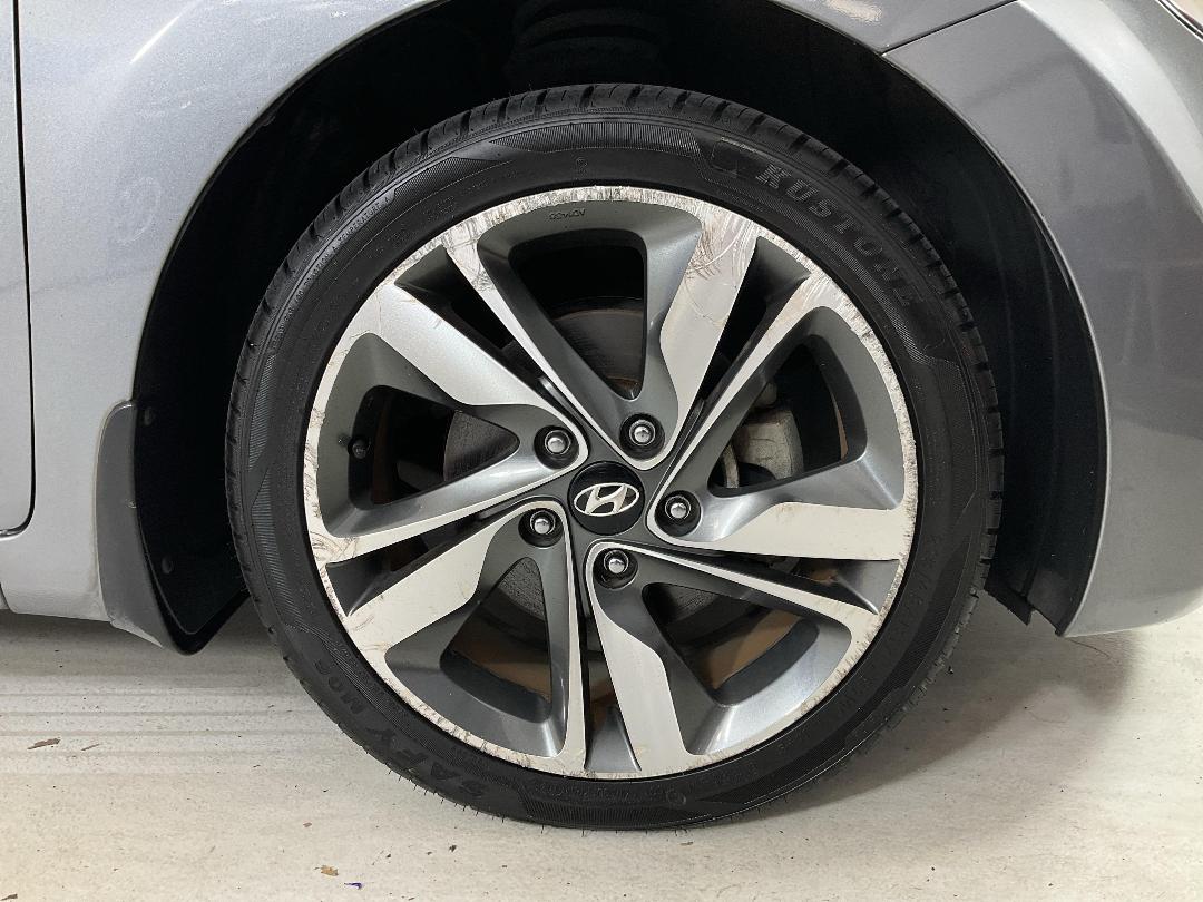 Photo '9' of Hyundai Elantra Photo '9' of Hyundai Elantra