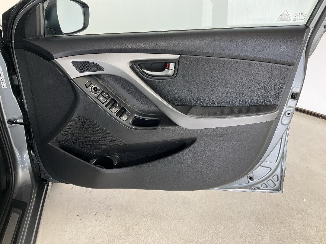 Photo '15' of Hyundai Elantra Photo '15' of Hyundai Elantra