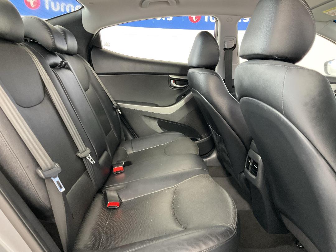 Photo '20' of Hyundai Elantra Photo '20' of Hyundai Elantra