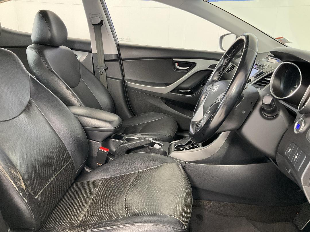 Photo '16' of Hyundai Elantra Photo '16' of Hyundai Elantra