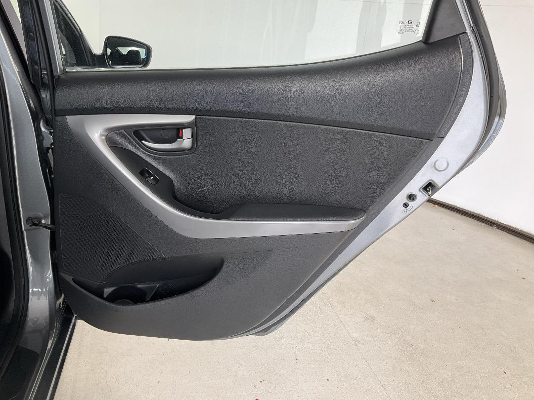 Photo '19' of Hyundai Elantra Photo '19' of Hyundai Elantra