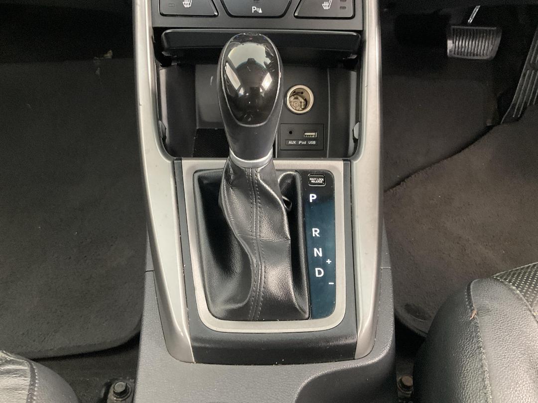 Photo '18' of Hyundai Elantra Photo '18' of Hyundai Elantra