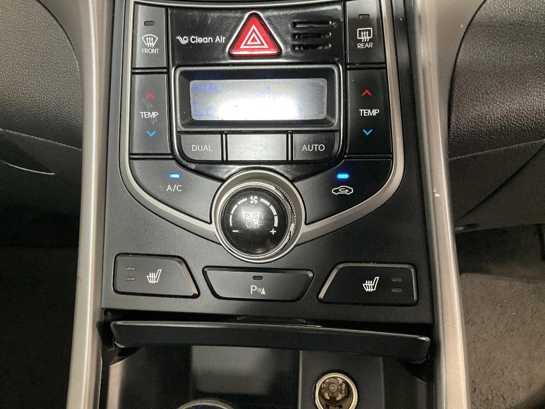 Photo '30' of Hyundai Elantra Photo '30' of Hyundai Elantra