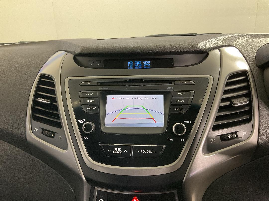 Photo '32' of Hyundai Elantra Photo '32' of Hyundai Elantra