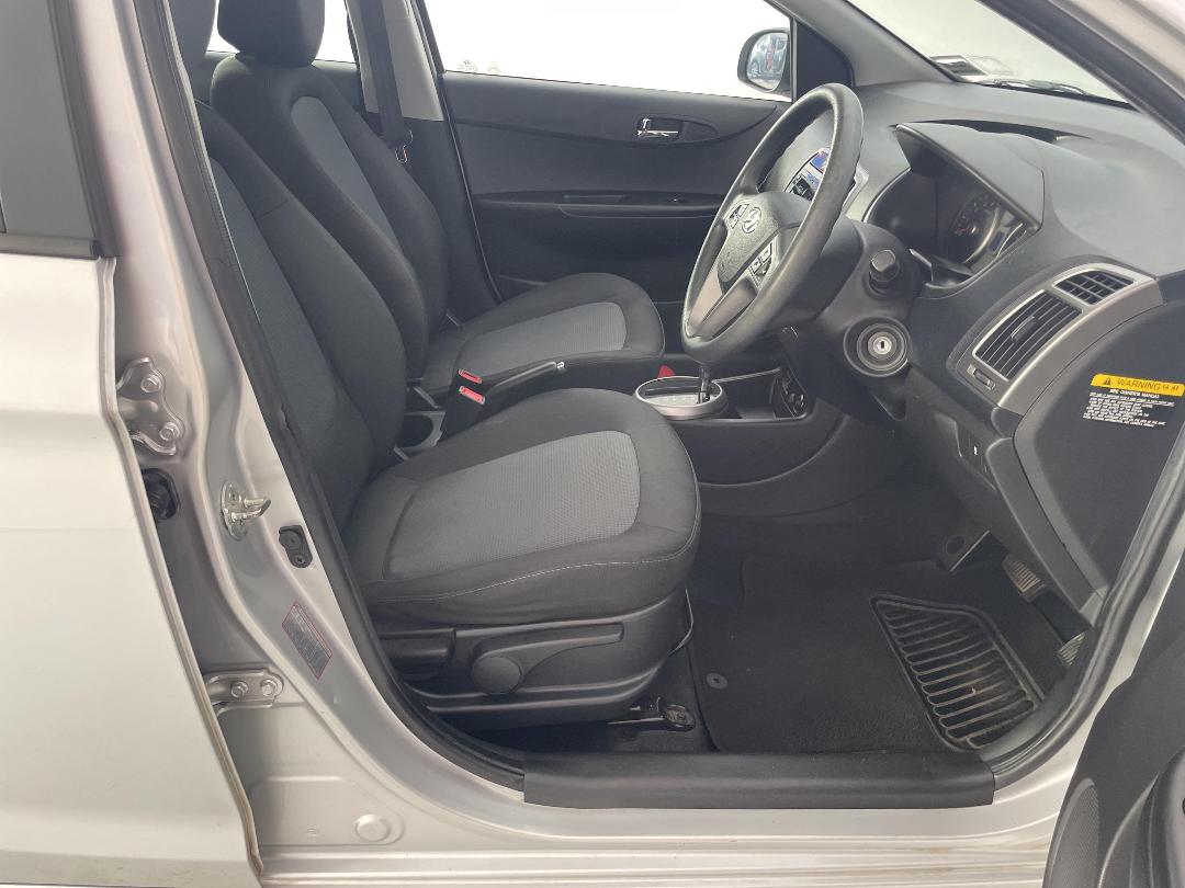 Photo '16' of Hyundai I20