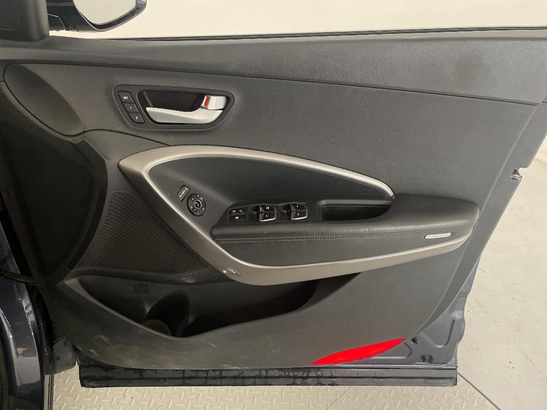 Photo '15' of Hyundai Santa FE Photo '15' of Hyundai Santa FE