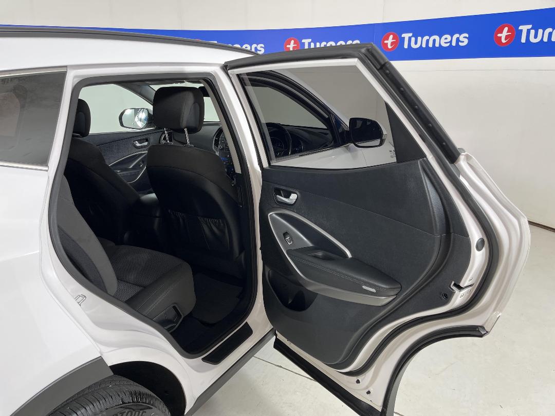 Photo '19' of Hyundai Santa FE