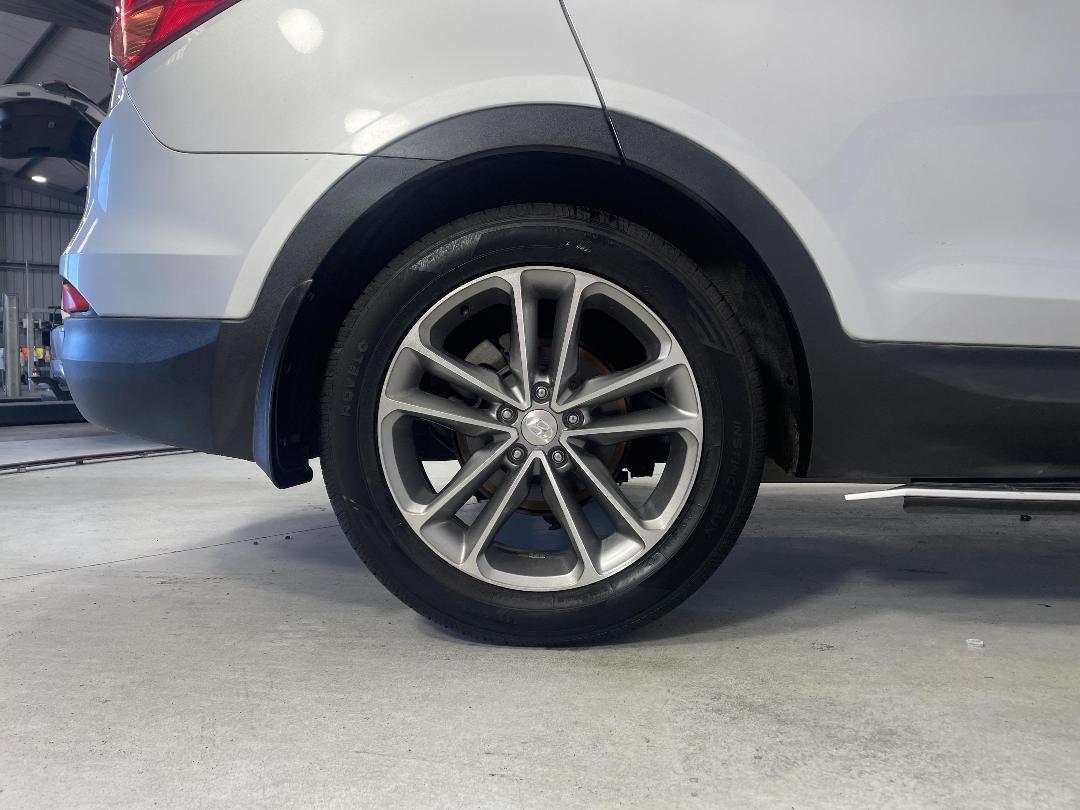 Photo '12' of Hyundai Santa FE