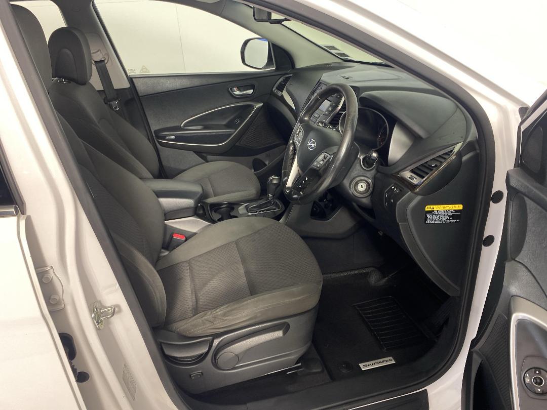 Photo '16' of Hyundai Santa FE