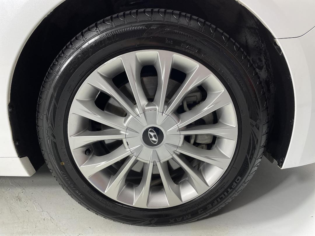 Photo '9' of Hyundai Sonata Photo '9' of Hyundai Sonata