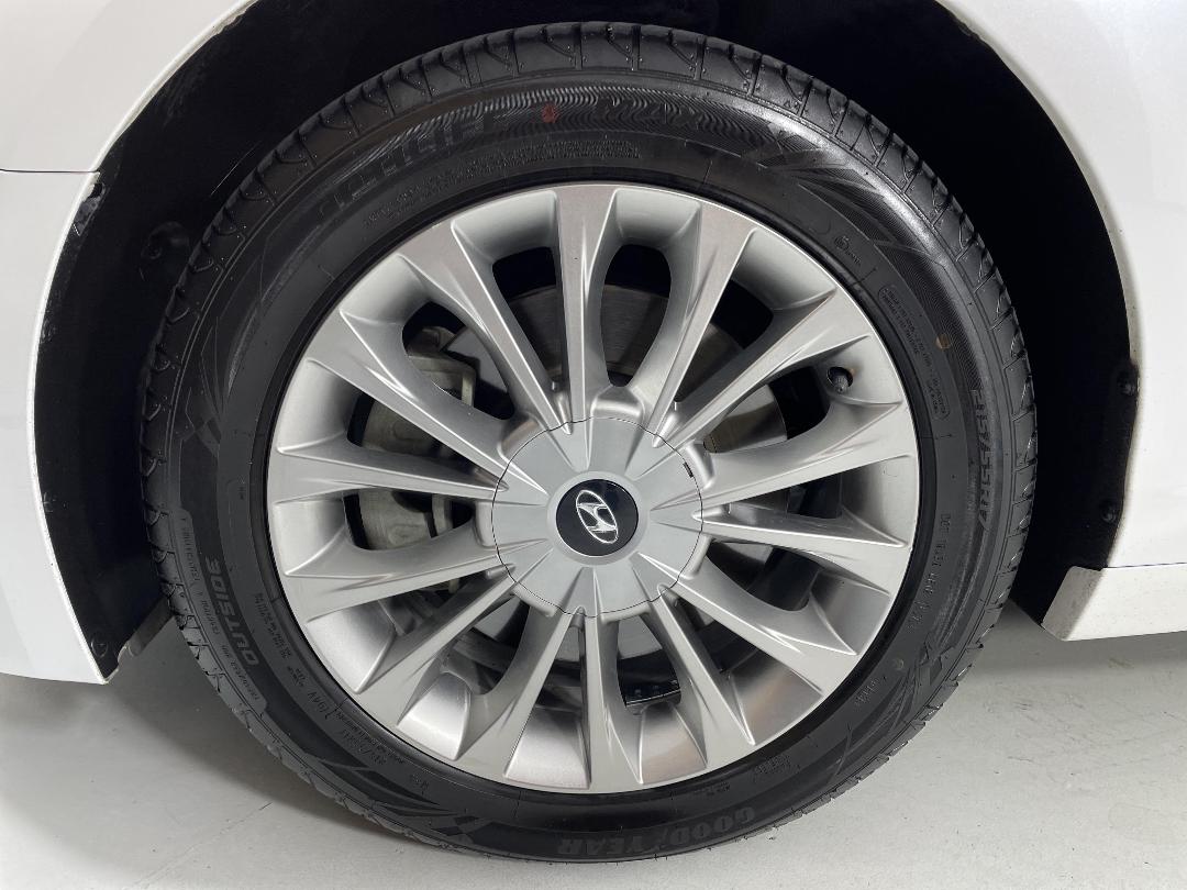 Photo '10' of Hyundai Sonata Photo '10' of Hyundai Sonata