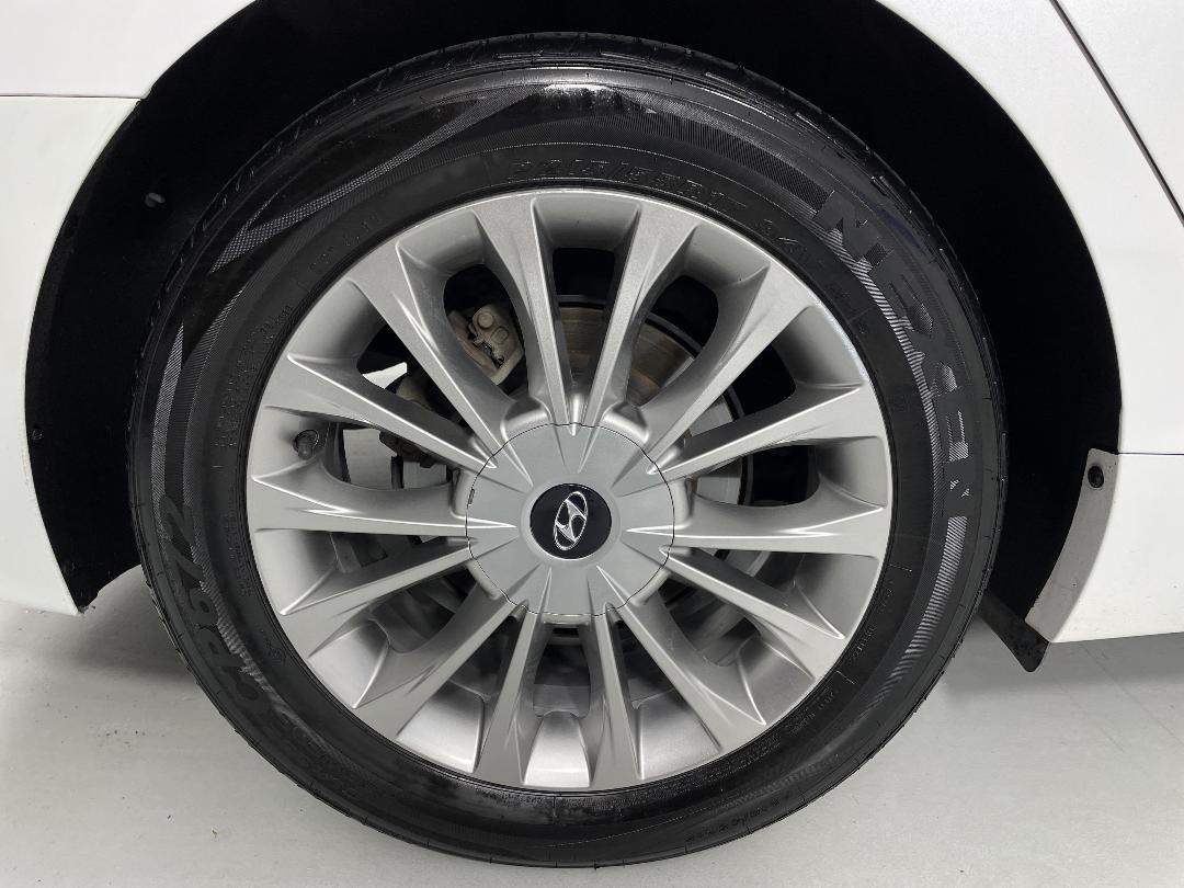 Photo '12' of Hyundai Sonata Photo '12' of Hyundai Sonata