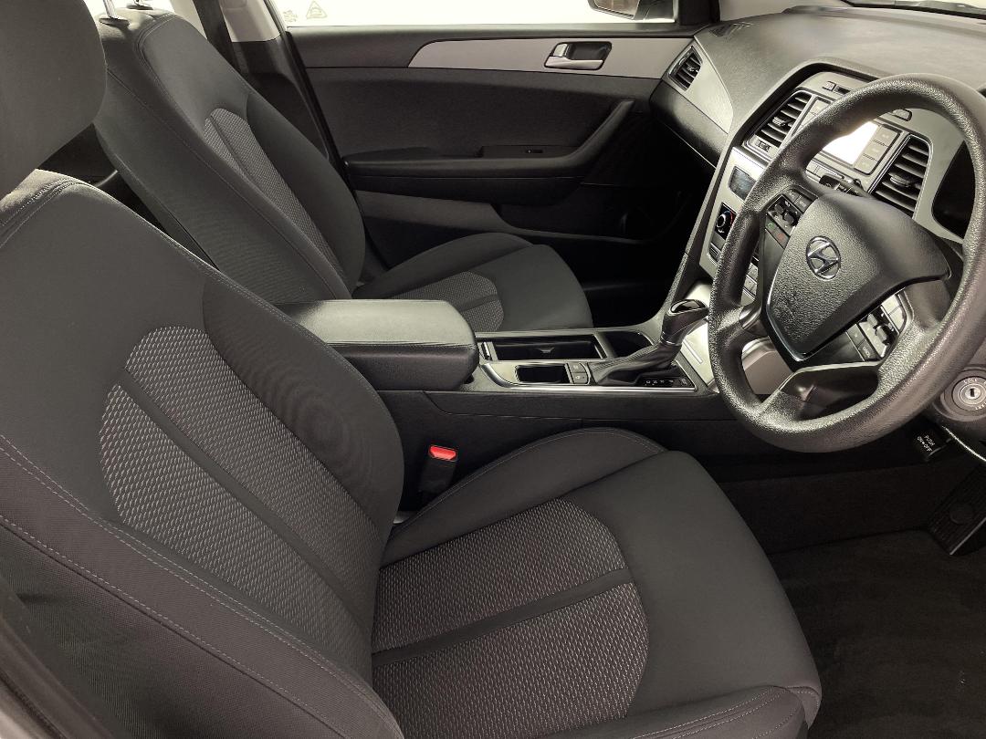 Photo '16' of Hyundai Sonata Photo '16' of Hyundai Sonata