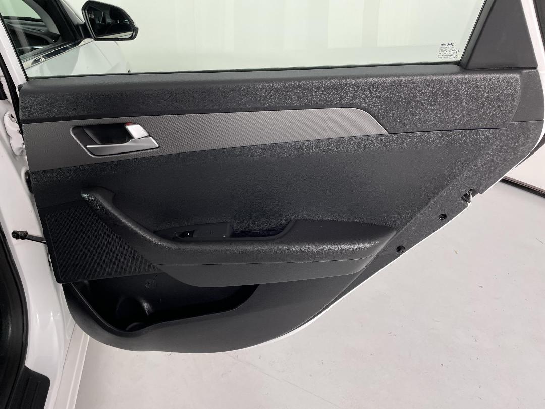 Photo '19' of Hyundai Sonata Photo '19' of Hyundai Sonata