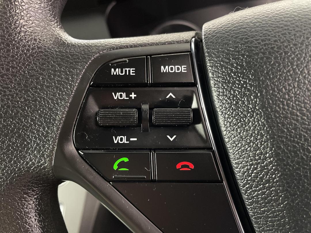 Photo '24' of Hyundai Sonata Photo '24' of Hyundai Sonata