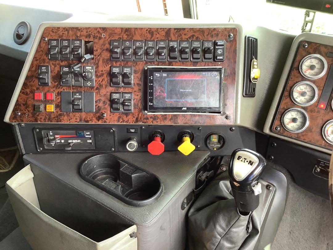 Photo '10' of International 9800I NAV479 Curtainsider