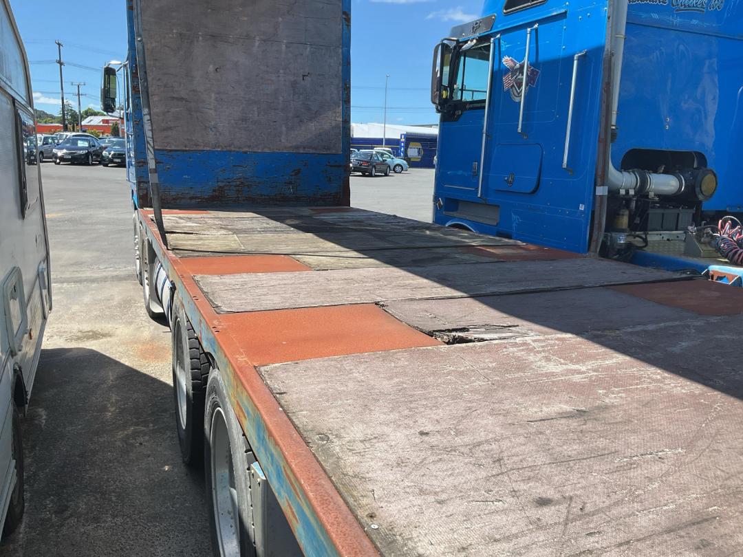 Photo '27' of International 9800I NAV479 Curtainsider