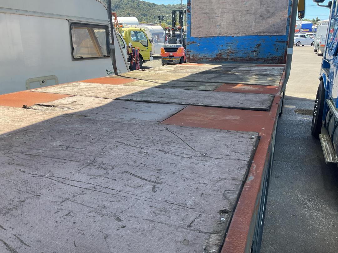 Photo '25' of International 9800I NAV479 Curtainsider