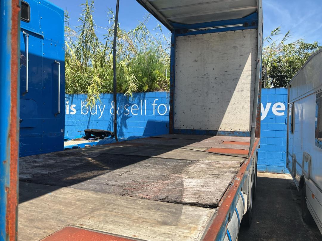 Photo '26' of International 9800I NAV479 Curtainsider