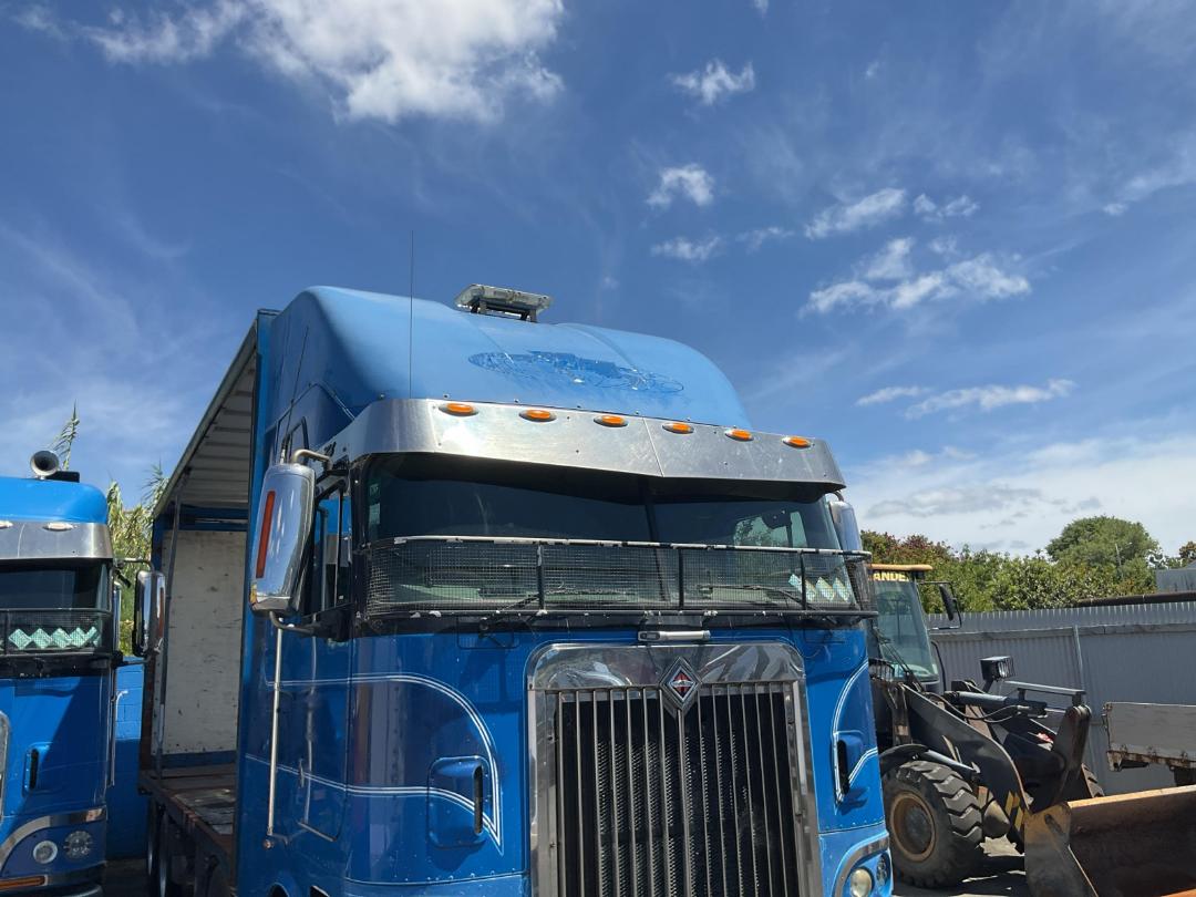 Photo '6' of International 9800I NAV479 Curtainsider