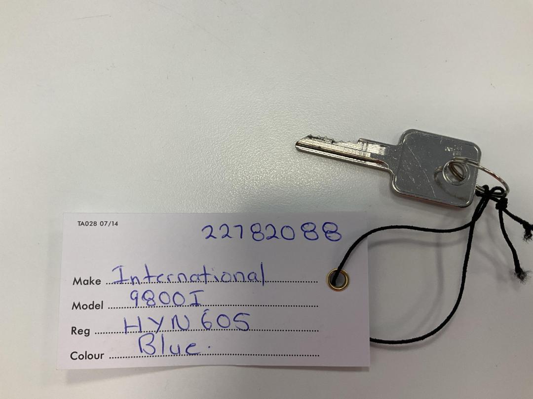 Photo '30' of International 9800I NAV479 Curtainsider