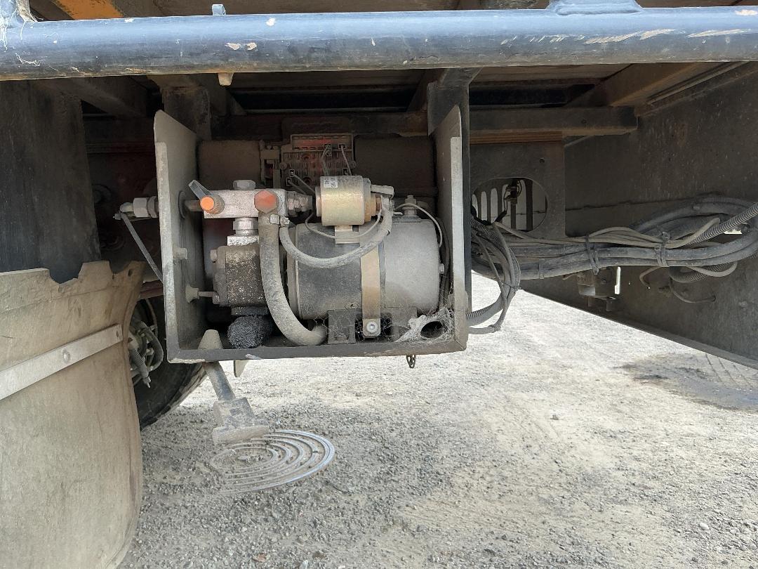 Photo '26' of Isuzu F Series FRR600 Gas Bottle Truck Photo '26' of Isuzu F Series FRR600 Gas Bottle Truck