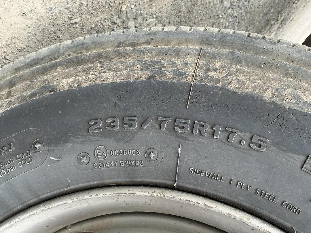 Photo '35' of Isuzu F Series FRR600 Gas Bottle Truck Photo '35' of Isuzu F Series FRR600 Gas Bottle Truck